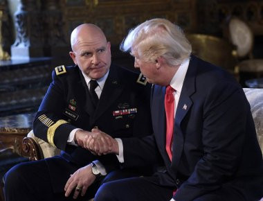 Σύμβουλος Ασφαλείας Ντ. Τραμπ: «Απόλυτα δεσμευμένες οι ΗΠΑ στην υπεράσπιση της Ιαπωνίας»